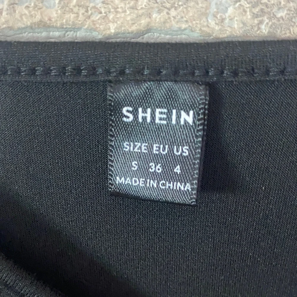 SHEIN Black Tee with Heart Design - Picture 4 of 6